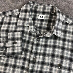 Uniqlo Button Up Shirt Mens Medium Flannel Plaid Black Cream Gray Long Sleeve